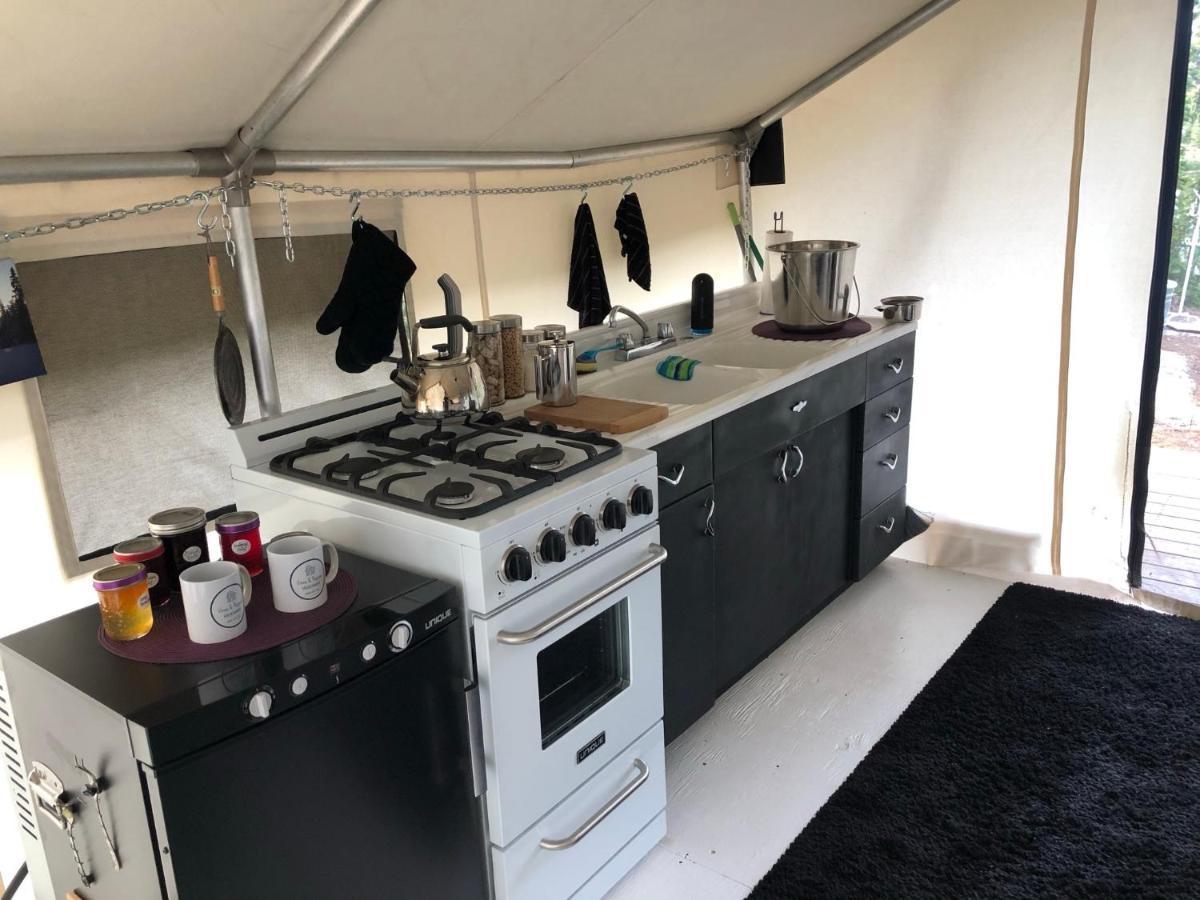 Vines And Puppies Glamping Hideaway Hotell Jade City Eksteriør bilde
